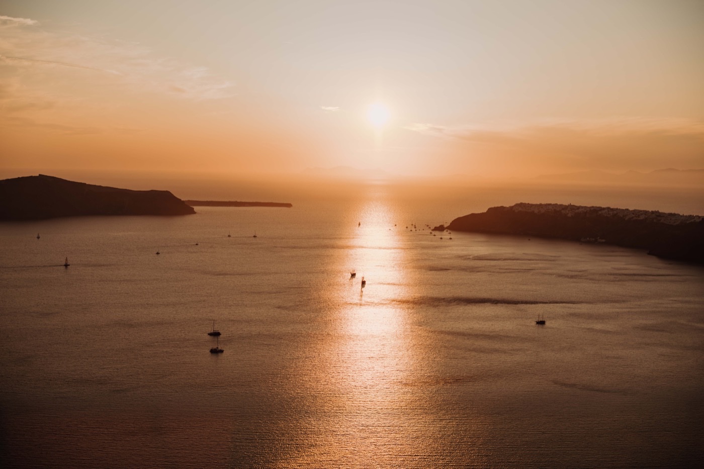 Goldene Stunde über der Caldera – Licht in der Hochzeitsfotografie, SAPHIR WEDDINGS