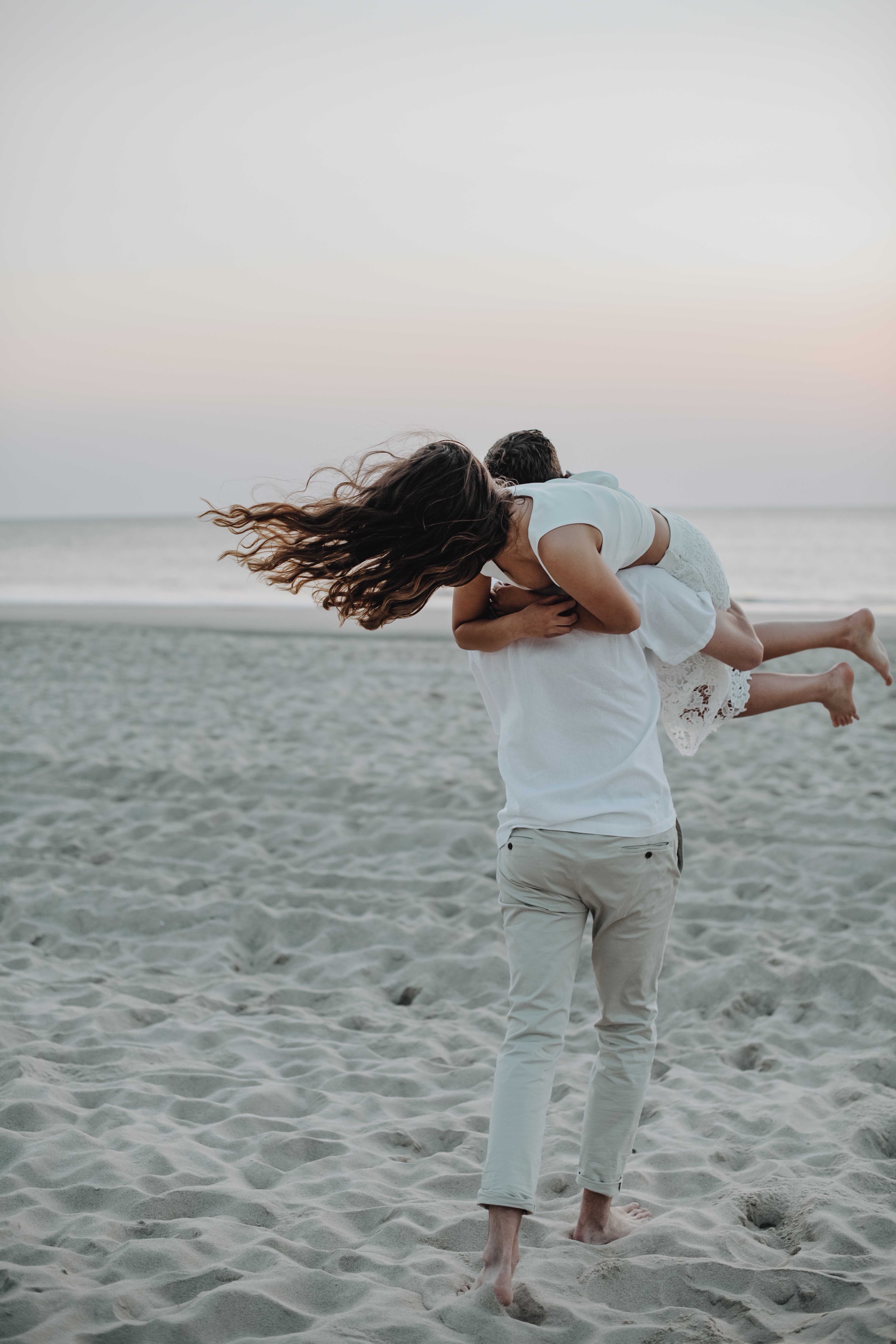 Couple at golden hour on the beach, Sylt North Sea Germany – wedding photography Saphir Weddings