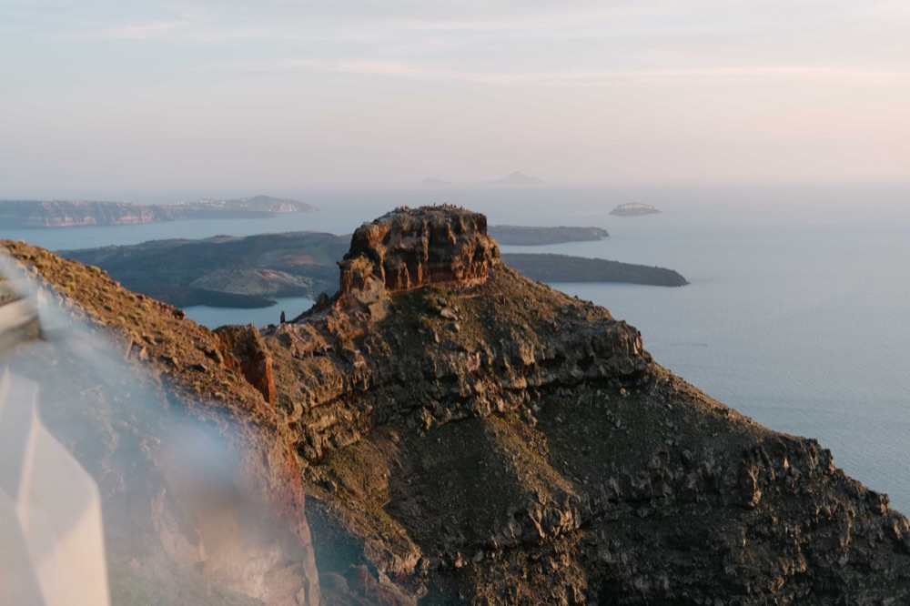 Dramatic cliffs Skaros Rock at Imerovigli, Santorini Greece – destination wedding photography Saphir Weddings
